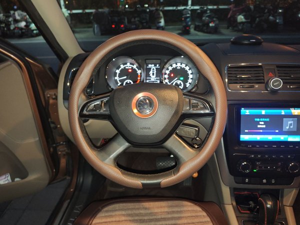 Skoda Yeti 2014, 144700 км, за 5594 USD - фото 11