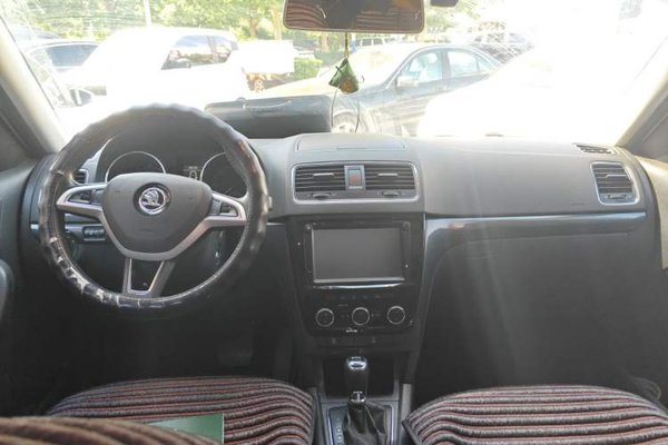 Skoda Yeti 2017, 106300 км, за 7854 USD - фото 9