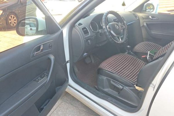 Skoda Yeti 2017, 106300 км, за 7854 USD - фото 16