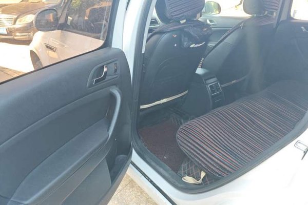 Skoda Yeti 2017, 106300 км, за 7854 USD - фото 17