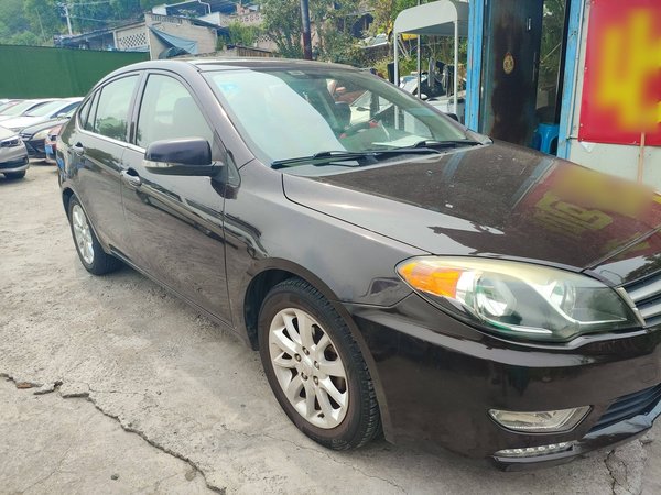 Soueast V5 Lingzhi 2014 1.5L Manual Sytle Xuya, 2014 года