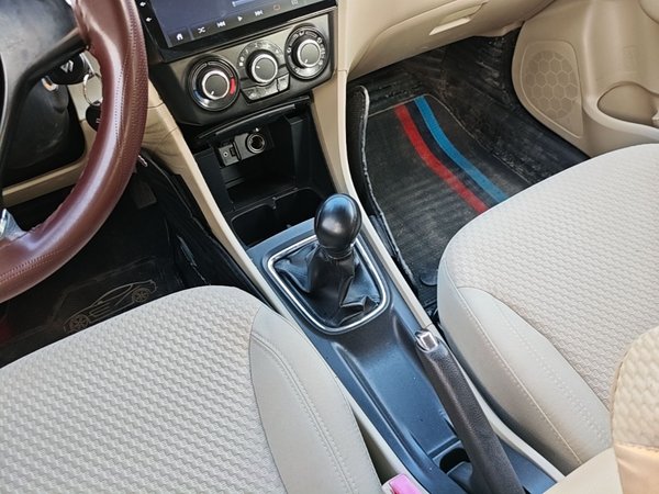 Suzuki Alivio 2015, 125800 км, за 4118 USD - фото 17