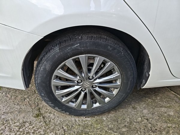 Suzuki Alivio 2015, 125800 км, за 4118 USD - фото 10