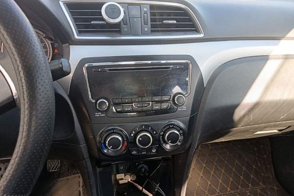 Suzuki Alivio 2015, 181300 км, за 4417 USD - фото 15