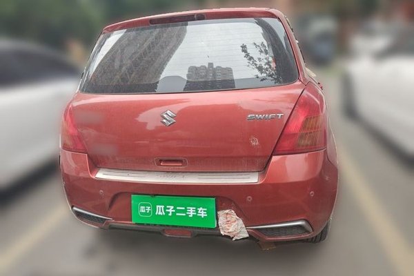 Suzuki Swift 2013, 60900 км, за 2782 USD