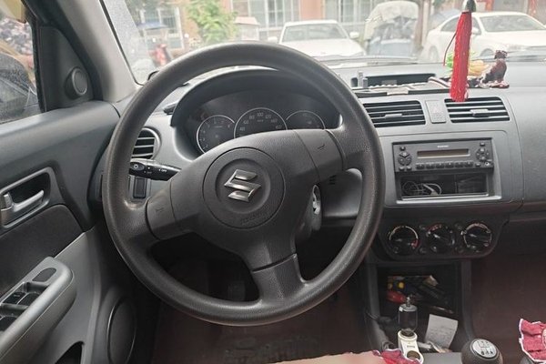 Suzuki Swift 2013, 60900 км, за 2782 USD - фото 11