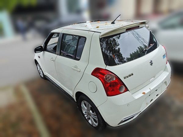 Suzuki Swift 2014, 63900 км, за 6022 USD
