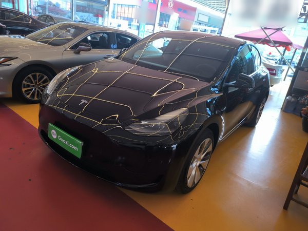 Tesla Model Y · 2022 год