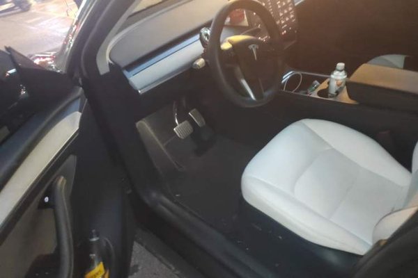 Tesla Model Y 2023, 64400 км, за 24806 USD - фото 17