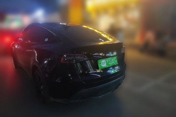 Tesla Model Y 2023, 64400 км, за 24806 USD