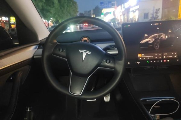 Tesla Model Y 2023, 64400 км, за 24806 USD - фото 11