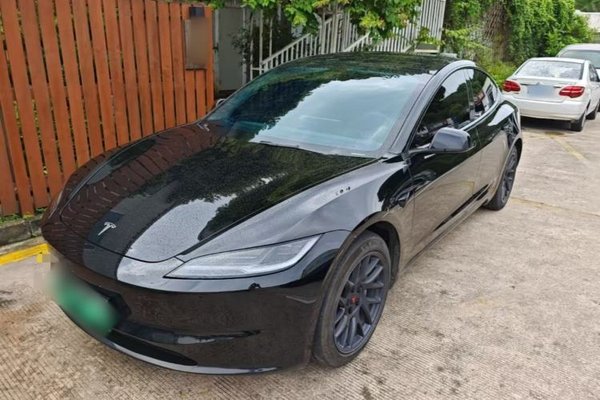 Tesla Model 3 · 2023 год