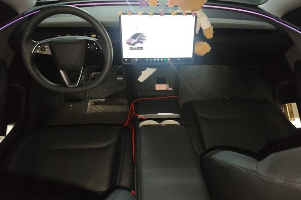Tesla Model 3 2023, 20900 км, за 27289 USD