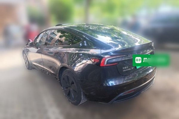 Tesla Model 3 2023, 36600 км, за 31271 USD