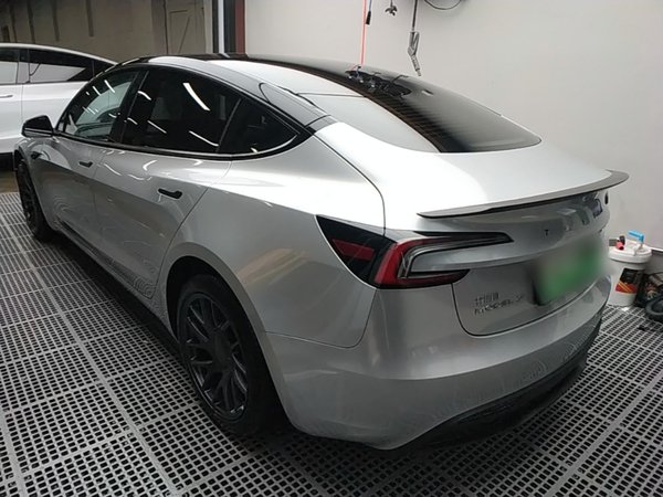 Tesla Model 3 2023, 34000 км, за 32227 USD