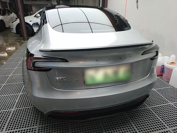 Tesla Model 3 2023, 34000 км, за 32227 USD