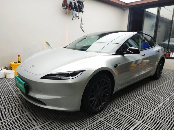 Tesla Model 3 · 2023 год