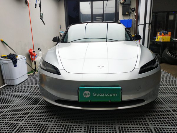 Tesla Model 3 2023, 34000 км, за 32227 USD