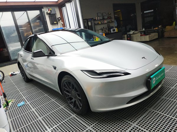 Tesla Model 3 2023, 34000 км, за 32227 USD