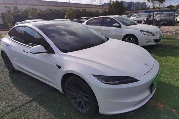 Tesla Model 3 2023, 112000 км, за 23766 USD