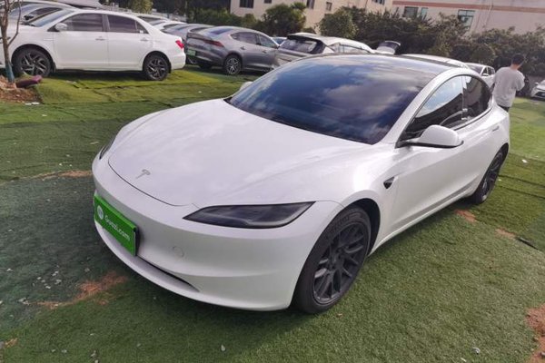 Tesla Model 3 · 2023 год