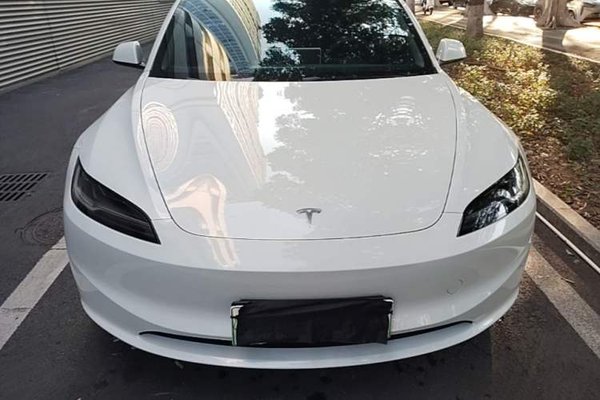 Tesla Model 3 2023, 18100 км, за 28451 USD