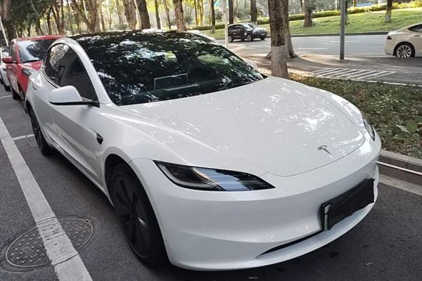 Tesla Model 3 2023, 18100 км, за 28451 USD