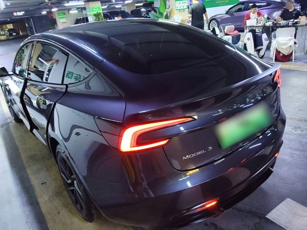 Tesla Model 3 2024, 46800 км, за 41627 USD