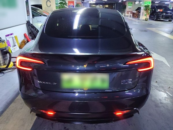Tesla Model 3 2024, 46800 км, за 41627 USD