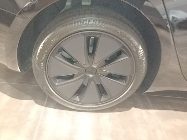 Tesla Model 3 2025, 4000 км, за 34608 USD