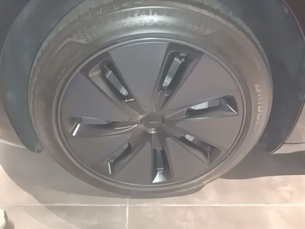 Tesla Model 3 2025, 4000 км, за 34608 USD