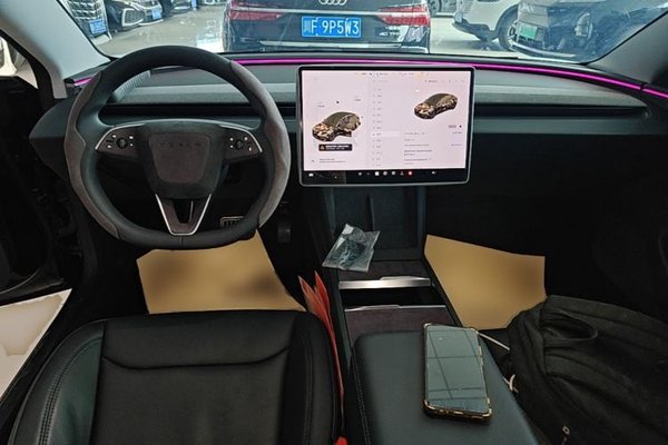 Tesla Model 3 2025, 27100 км, за 30021 USD