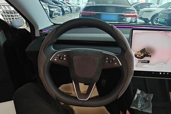 Tesla Model 3 2025, 27100 км, за 30021 USD