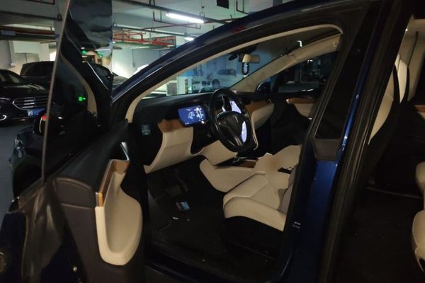 Tesla Model X 2017, 136000 км, за 25745 USD - фото 16