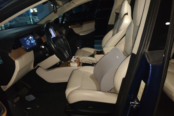 Tesla Model X 2017, 136000 км, за 25745 USD - фото 15