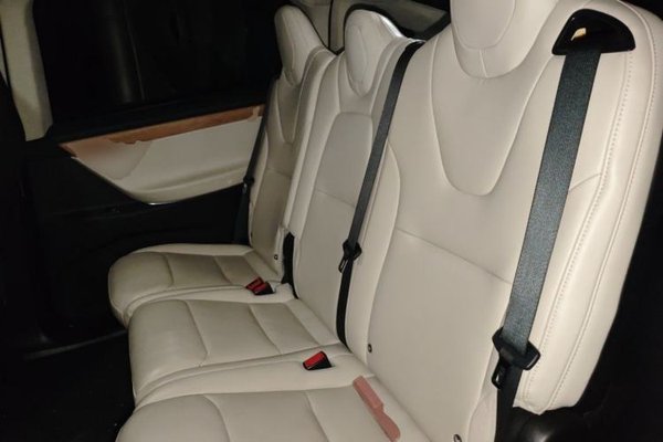 Tesla Model X 2017, 136000 км, за 25745 USD - фото 17