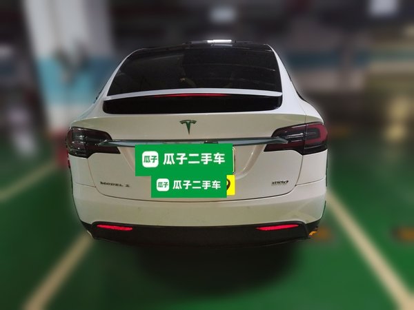 Tesla Model X · 2017 год
