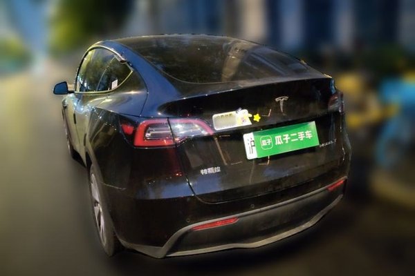 Tesla Model Y 2021, 35900 км, за 23796 USD