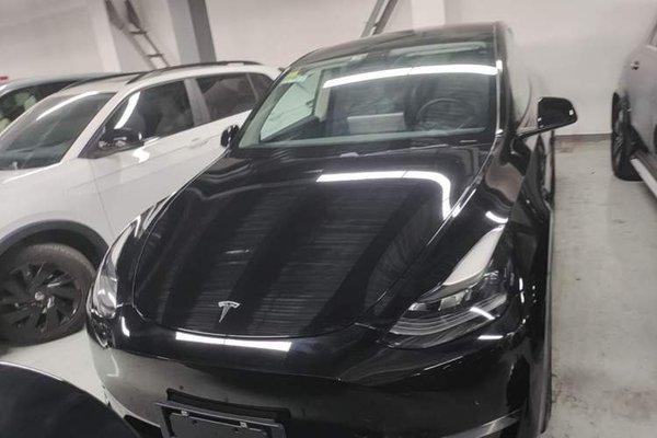 Tesla Model Y 2021, 56800 км, за 28762 USD