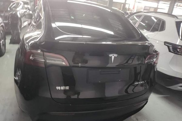 Tesla Model Y 2021, 56800 км, за 28762 USD