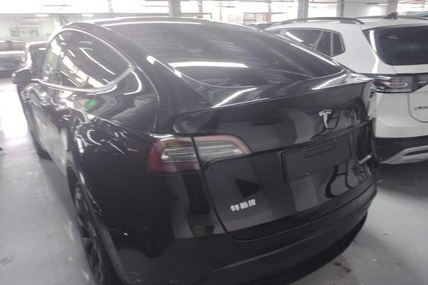 Tesla Model Y 2021, 56800 км, за 28762 USD