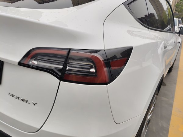 Tesla Model Y · 2021 год