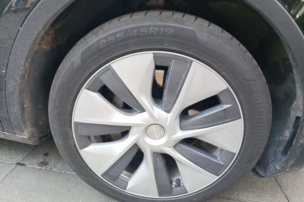 Tesla Model Y 2022, 113200 км, за 23428 USD - фото 8