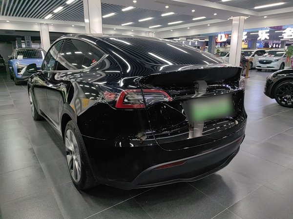 Tesla Model Y 2022, 116300 км, за 24769 USD