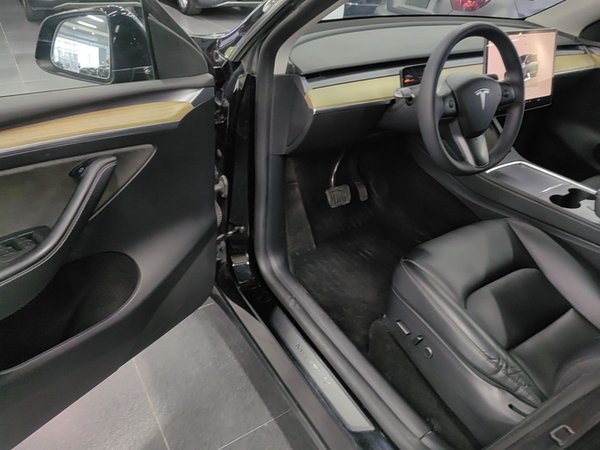Tesla Model Y 2022, 116300 км, за 24769 USD - фото 19