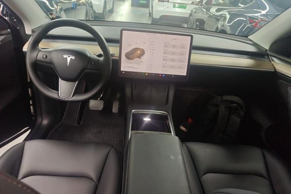 Tesla Model Y 2022, 28500 км, за 30711 USD - фото 12