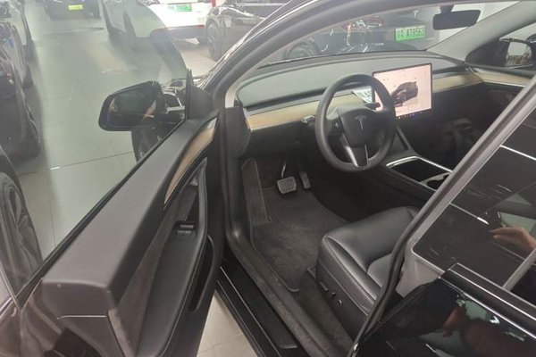 Tesla Model Y 2022, 28500 км, за 30711 USD - фото 18