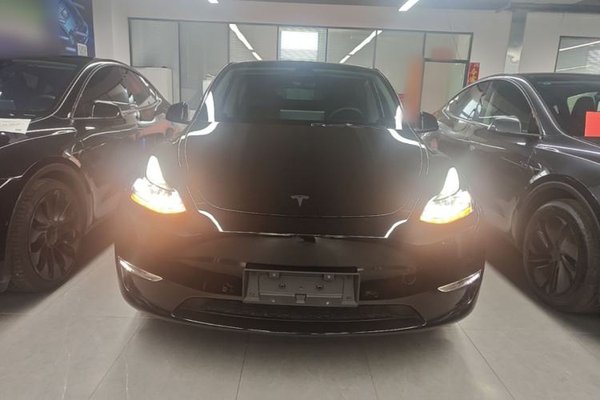 Tesla Model Y 2022, 28500 км, за 30711 USD