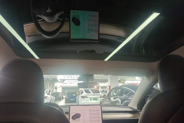 Tesla Model Y 2022, 28500 км, за 30711 USD - фото 21