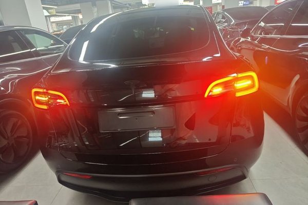Tesla Model Y 2022, 28500 км, за 30711 USD